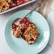 Çilek ve Erikli Crumble