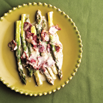 Fırında Pastırmalı Kremalı Kuşkonmaz