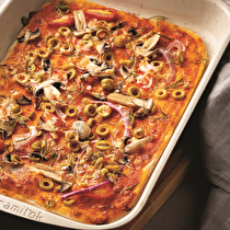 Yeşil Zeytinli Mor Soğanlı Pizza