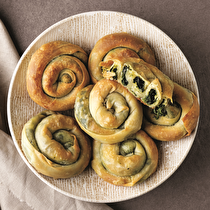 Ispanaklı Gül Böreği