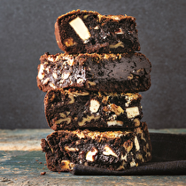 Beyaz Çikolatalı Cevizli Brownie