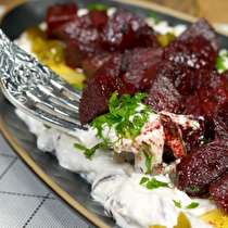 Tahinli Süzme Yoğurtlu Soğan Mezesi 