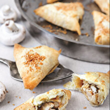 Tavuklu Mantarlı Muska Börek