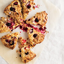 Erikli Böğürtlenli Zencefilli Scone