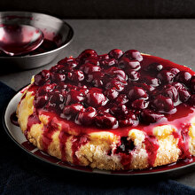 Vişneli ve Beyaz Çikolatalı Cheesecake