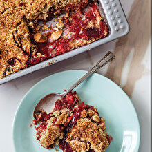 Çilek ve Erikli Crumble