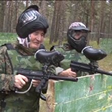 Nineler paintball oynadı