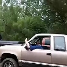 Uyuyan arkadaşa 'çok pis' şaka!