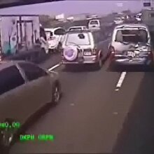 Aşırı hız yapan otobüs trafiği biçti!
