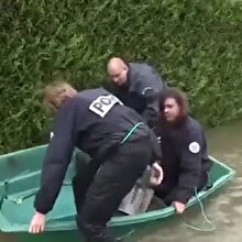 Dünya bu polislere gülüyor!