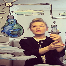 Selfie çekimlerini aynada eğlenceli hale getiren Instagram fenomeni