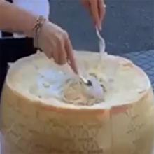 İtalyanların ünlü yemeği spaghetti tam da böyle yapılmalı