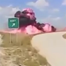 Hızını alamayan tanker yoldan çıkıp patladı!