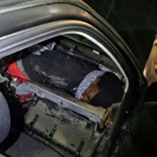 İnsan kaçakçılığında son nokta: Göçmenleri arabanın torpido gözüne sakladılar