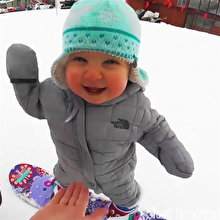 Minik çocuktan eşsiz snowboard gösterisi
