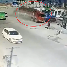 Freni boşalan kamyon dehşet saçtı: 4 ölü