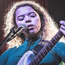 İngiltere'nin yeni yıldızı Türk kızı Nilüfer Yanya