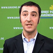 Türkiye'ye 'Ermeni soykırımı' iftirasını atan Cem Özdemir'e Türk Tokadı!