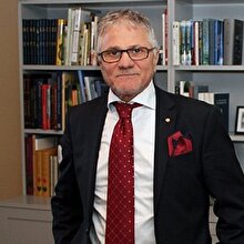Cebinde tek kuruş olmadan İsveç'e giden Türk, şimdi paraya para demiyor