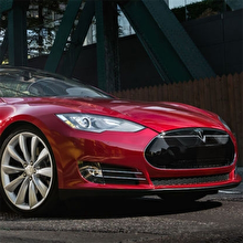 Tesla, Porsche'yi solladı!