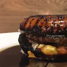 Hamburgerinin üzerine sülfürik asit dökülürse!