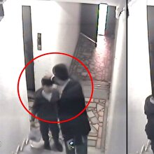 Şeytanın bile aklına gelmez: Önce başını okşadı, sonra böyle çarptı