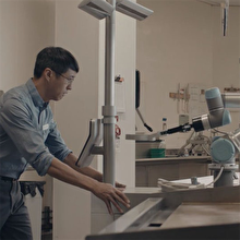Hamburger hazırlayan robot Flippy