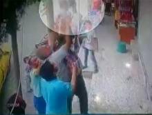 Balkondan düşen minik kızı havada yakaladılar