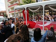 'Kırmızı yazmalı' şehit öğretmene veda