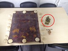 Polis baskınında tarihi pusula bulundu