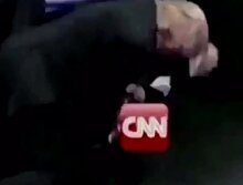 Trump CNN'i böyle dövdü!