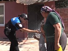 "Narko-sokak" operasyonunda çocuklara balon ve çikolata dağıtıldı