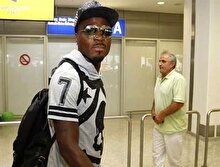 Olympiakos'a transfer olan Emenike havalimanında hayatının şokunu yaşadı