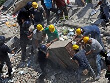 Apartman çöktü: 8 kişi enkaz altında