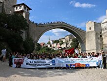 Mostar Köprüsü önünde 15 Temmuz’u unutma, unutturma pankartı