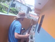 Gitar çalarken Nepal depremine yakalandılar