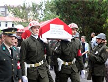 Maçka'da şehit düşen Jandarma Kıdemli Başçavuş Ferhat Gedik'in eşi Cemile Gedik: "Eşime şehitlik çok yakıştı"