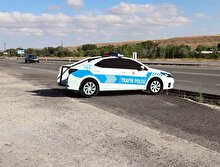 Aşırı hızı önlemede maket polis arabası dönemi