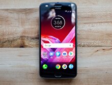 Modüler telefon Motorola Z2 Play yeni modlarıyla birlikte Türkiye'de