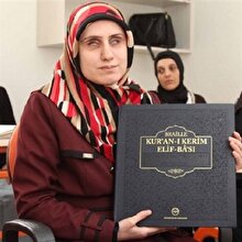 Görme engelli kızlar Kuran öğreniyor