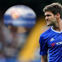 Chelsea'yi karıştıran pankart: O bir kadını öldürdü!