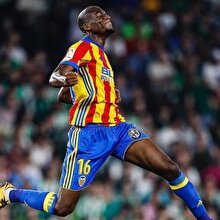 Kondogbia tarihe geçiyor! 5 yıl sonra kart cezasını çekecek