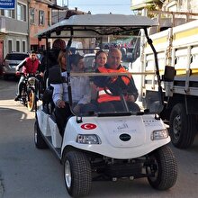 Golf arabası pazar servisi oldu!