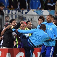 Taraftara saldıran Evra, takımdan uzaklaştırıldı