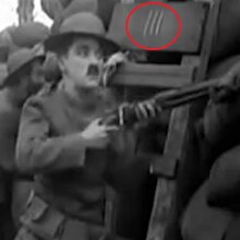 Charlie Chaplin'in komik silah sahnesi