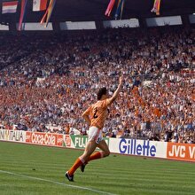 Van Basten'den tarihe atılmış bir imza: Yüzyılın golü