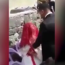 Gelinin duvağını açıp öyle bir şey yaptı ki...