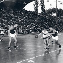 Türk basketbolunun yaşayan efsanesi: Yurt dışına transfer olan ilk basketbolcu Yalçın Granit