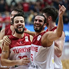 12 Dev Adam galibiyetle başladı