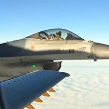 Üst düzey yetkiliyi havada koruyan 'Fighter Jet'